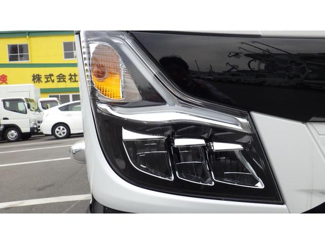 キャンター Ｗキャブ全低床　積載２ｔ　極東製垂直パワーゲート　Ｖ６０１　衝突軽減ブレーキ　車線逸脱警報装置　ＬＥＤヘッドライト＆ＬＥＤフォグ　フル液晶メーター　ステアリングスイッチ　交通標識認識機能　リアビューカメラ（67枚目）