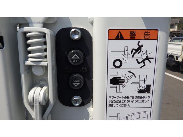 キャンター 全低床　積載３ｔ　極東製垂直パワーゲート　Ｖ６０１Ｃ　衝突軽減ブレーキ車線逸脱警報装置　ＬＥＤヘッドライト＆ＬＥＤフォグ　フル液晶メーター　ステアリングスイッチ　交通標識認識機能　リアビューカメラ（15枚目）