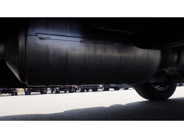 キャンター 全低床　積載３ｔ　極東製垂直パワーゲート　Ｖ６０１Ｃ　衝突軽減ブレーキ車線逸脱警報装置　ＬＥＤヘッドライト＆ＬＥＤフォグ　フル液晶メーター　ステアリングスイッチ　交通標識認識機能　リアビューカメラ（26枚目）
