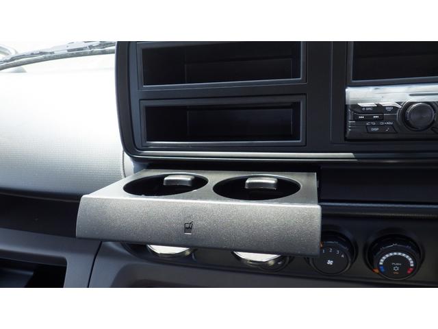 キャンター 全低床　積載３ｔ　極東製垂直パワーゲート　Ｖ６０１Ｃ　衝突軽減ブレーキ車線逸脱警報装置　ＬＥＤヘッドライト＆ＬＥＤフォグ　フル液晶メーター　ステアリングスイッチ　交通標識認識機能　リアビューカメラ（43枚目）
