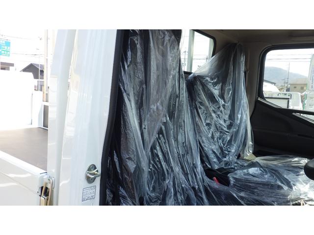 キャンター 全低床　積載３ｔ　極東製垂直パワーゲート　Ｖ６０１Ｃ　衝突軽減ブレーキ車線逸脱警報装置　ＬＥＤヘッドライト＆ＬＥＤフォグ　フル液晶メーター　ステアリングスイッチ　交通標識認識機能　リアビューカメラ（60枚目）