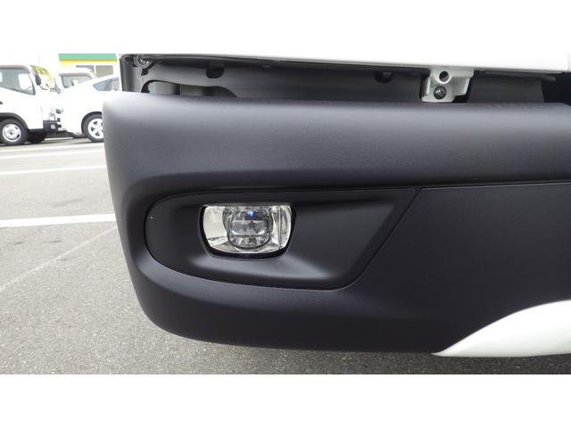キャンター 全低床　積載３ｔ　極東製垂直パワーゲート　Ｖ６０１Ｃ　衝突軽減ブレーキ車線逸脱警報装置　ＬＥＤヘッドライト＆ＬＥＤフォグ　フル液晶メーター　ステアリングスイッチ　交通標識認識機能　リアビューカメラ（69枚目）
