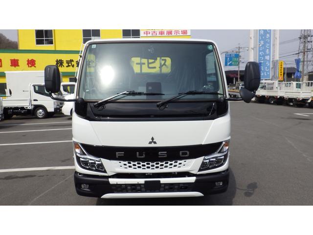 キャンター 全低床　積載３ｔ　衝突軽減ブレーキ　車線逸脱警報装置　左電格ミラー　ＬＥＤヘッドライト＆ＬＥＤフォグランプ　フル液晶メーター　ステアリングスイッチ　交通標識認識機能　リアビューカメラ　スマートキー（3枚目）