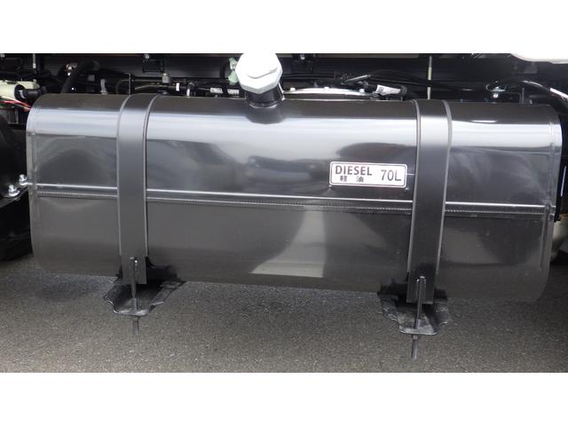 キャンター 全低床　積載３ｔ　衝突軽減ブレーキ　車線逸脱警報装置　左電格ミラー　ＬＥＤヘッドライト＆ＬＥＤフォグランプ　フル液晶メーター　ステアリングスイッチ　交通標識認識機能　リアビューカメラ　スマートキー（15枚目）