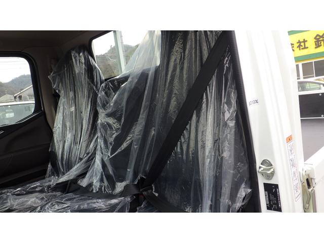 キャンター 全低床　積載３ｔ　衝突軽減ブレーキ　車線逸脱警報装置　左電格ミラー　ＬＥＤヘッドライト＆ＬＥＤフォグランプ　フル液晶メーター　ステアリングスイッチ　交通標識認識機能　リアビューカメラ　スマートキー（48枚目）