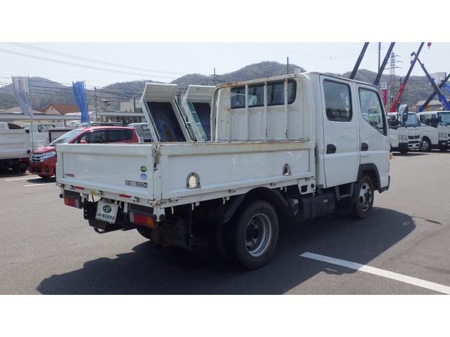 キャンター Ｗキャブ全低床　積載２ｔ　ＡＴ　ロープ穴２対　ロープフック２対　車両総重量　４，６８０Ｋｇ　荷台内寸　長さ：２１０ｃｍ　幅：１６０ｃｍ　高さ：３８ｃｍ　左電格ミラー　キーレス　ＥＴＣ（8枚目）