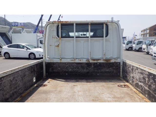 キャンター Ｗキャブ全低床　積載２ｔ　ＡＴ　ロープ穴２対　ロープフック２対　車両総重量　４，６８０Ｋｇ　荷台内寸　長さ：２１０ｃｍ　幅：１６０ｃｍ　高さ：３８ｃｍ　左電格ミラー　キーレス　ＥＴＣ（10枚目）