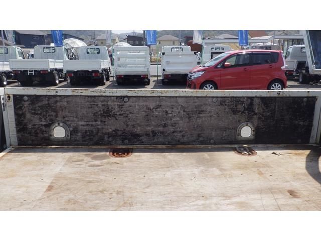 キャンター Ｗキャブ全低床　積載２ｔ　ＡＴ　ロープ穴２対　ロープフック２対　車両総重量　４，６８０Ｋｇ　荷台内寸　長さ：２１０ｃｍ　幅：１６０ｃｍ　高さ：３８ｃｍ　左電格ミラー　キーレス　ＥＴＣ（11枚目）