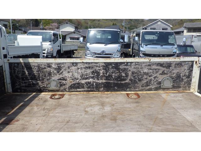キャンター Ｗキャブ全低床　積載２ｔ　ＡＴ　ロープ穴２対　ロープフック２対　車両総重量　４，６８０Ｋｇ　荷台内寸　長さ：２１０ｃｍ　幅：１６０ｃｍ　高さ：３８ｃｍ　左電格ミラー　キーレス　ＥＴＣ（12枚目）
