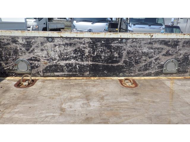 キャンター Ｗキャブ全低床　積載２ｔ　ＡＴ　ロープ穴２対　ロープフック２対　車両総重量　４，６８０Ｋｇ　荷台内寸　長さ：２１０ｃｍ　幅：１６０ｃｍ　高さ：３８ｃｍ　左電格ミラー　キーレス　ＥＴＣ（17枚目）