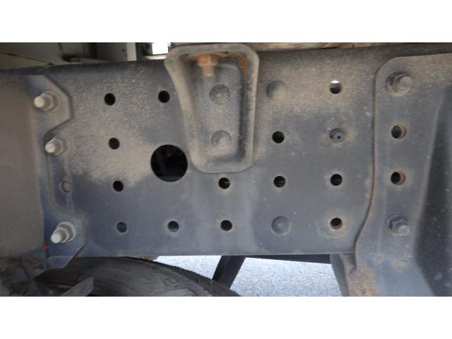 キャンター Ｗキャブ全低床　積載２ｔ　ＡＴ　ロープ穴２対　ロープフック２対　車両総重量　４，６８０Ｋｇ　荷台内寸　長さ：２１０ｃｍ　幅：１６０ｃｍ　高さ：３８ｃｍ　左電格ミラー　キーレス　ＥＴＣ（18枚目）