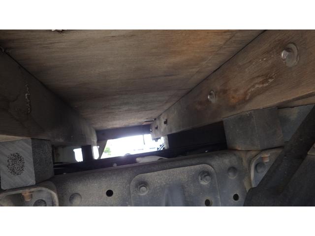 キャンター Ｗキャブ全低床　積載２ｔ　ＡＴ　ロープ穴２対　ロープフック２対　車両総重量　４，６８０Ｋｇ　荷台内寸　長さ：２１０ｃｍ　幅：１６０ｃｍ　高さ：３８ｃｍ　左電格ミラー　キーレス　ＥＴＣ（19枚目）