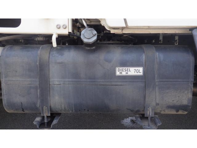 キャンター Ｗキャブ全低床　積載２ｔ　ＡＴ　ロープ穴２対　ロープフック２対　車両総重量　４，６８０Ｋｇ　荷台内寸　長さ：２１０ｃｍ　幅：１６０ｃｍ　高さ：３８ｃｍ　左電格ミラー　キーレス　ＥＴＣ（21枚目）