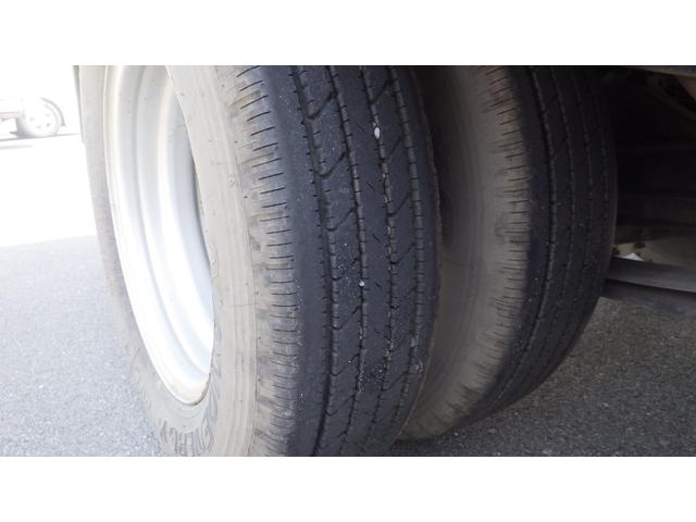 キャンター Ｗキャブ全低床　積載２ｔ　ＡＴ　ロープ穴２対　ロープフック２対　車両総重量　４，６８０Ｋｇ　荷台内寸　長さ：２１０ｃｍ　幅：１６０ｃｍ　高さ：３８ｃｍ　左電格ミラー　キーレス　ＥＴＣ（29枚目）