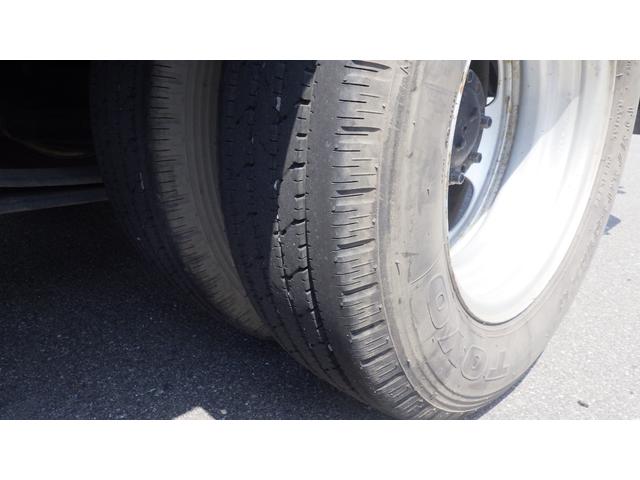 キャンター Ｗキャブ全低床　積載２ｔ　ＡＴ　ロープ穴２対　ロープフック２対　車両総重量　４，６８０Ｋｇ　荷台内寸　長さ：２１０ｃｍ　幅：１６０ｃｍ　高さ：３８ｃｍ　左電格ミラー　キーレス　ＥＴＣ（31枚目）