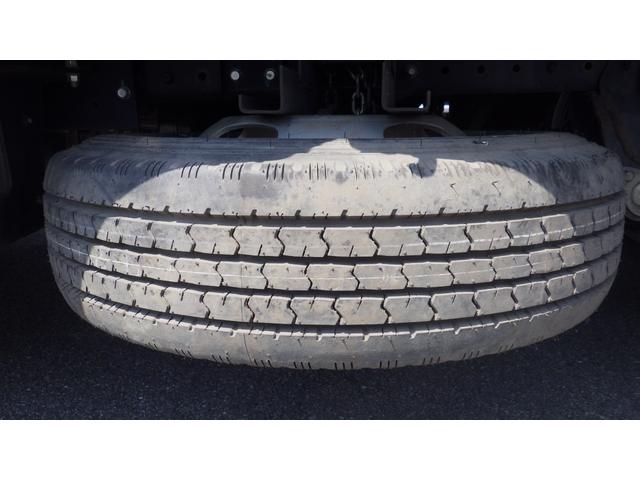 キャンター Ｗキャブ全低床　積載２ｔ　ＡＴ　ロープ穴２対　ロープフック２対　車両総重量　４，６８０Ｋｇ　荷台内寸　長さ：２１０ｃｍ　幅：１６０ｃｍ　高さ：３８ｃｍ　左電格ミラー　キーレス　ＥＴＣ（32枚目）