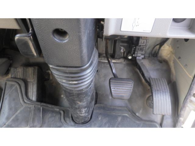 キャンター Ｗキャブ全低床　積載２ｔ　ＡＴ　ロープ穴２対　ロープフック２対　車両総重量　４，６８０Ｋｇ　荷台内寸　長さ：２１０ｃｍ　幅：１６０ｃｍ　高さ：３８ｃｍ　左電格ミラー　キーレス　ＥＴＣ（43枚目）