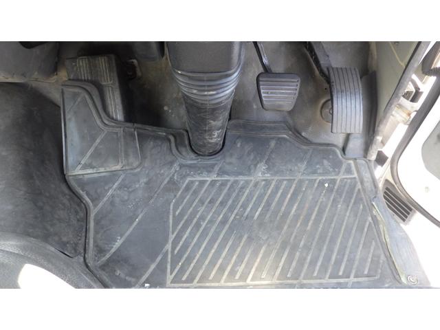 キャンター Ｗキャブ全低床　積載２ｔ　ＡＴ　ロープ穴２対　ロープフック２対　車両総重量　４，６８０Ｋｇ　荷台内寸　長さ：２１０ｃｍ　幅：１６０ｃｍ　高さ：３８ｃｍ　左電格ミラー　キーレス　ＥＴＣ（44枚目）