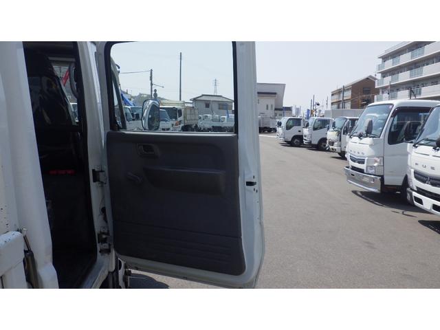 キャンター Ｗキャブ全低床　積載２ｔ　ＡＴ　ロープ穴２対　ロープフック２対　車両総重量　４，６８０Ｋｇ　荷台内寸　長さ：２１０ｃｍ　幅：１６０ｃｍ　高さ：３８ｃｍ　左電格ミラー　キーレス　ＥＴＣ（50枚目）