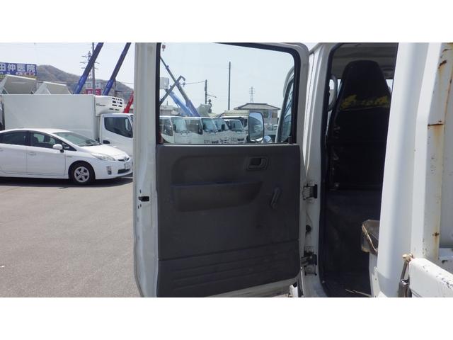 キャンター Ｗキャブ全低床　積載２ｔ　ＡＴ　ロープ穴２対　ロープフック２対　車両総重量　４，６８０Ｋｇ　荷台内寸　長さ：２１０ｃｍ　幅：１６０ｃｍ　高さ：３８ｃｍ　左電格ミラー　キーレス　ＥＴＣ（51枚目）