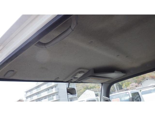 キャンター Ｗキャブ全低床　積載２ｔ　ＡＴ　ロープ穴２対　ロープフック２対　車両総重量　４，６８０Ｋｇ　荷台内寸　長さ：２１０ｃｍ　幅：１６０ｃｍ　高さ：３８ｃｍ　左電格ミラー　キーレス　ＥＴＣ（59枚目）