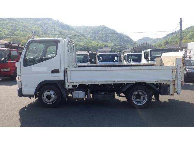 キャンター 全低床　積載２ｔ　新明和製垂直パワーゲート　ＲＥ０６　５ＭＴ　車両総重量　４，４６５Ｋｇ　荷台内寸　長さ：３０５ｃｍ　幅：１６０ｃｍ　高さ：３８ｃｍ　キーレス　エアコン　パワーステアリング　パワーウィンドウ（6枚目）