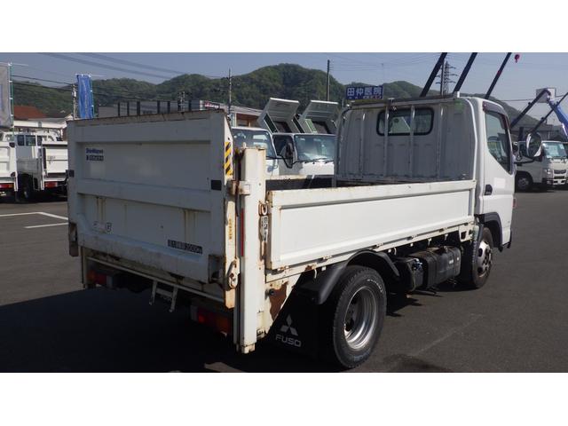 キャンター 全低床　積載２ｔ　新明和製垂直パワーゲート　ＲＥ０６　５ＭＴ　車両総重量　４，４６５Ｋｇ　荷台内寸　長さ：３０５ｃｍ　幅：１６０ｃｍ　高さ：３８ｃｍ　キーレス　エアコン　パワーステアリング　パワーウィンドウ（8枚目）