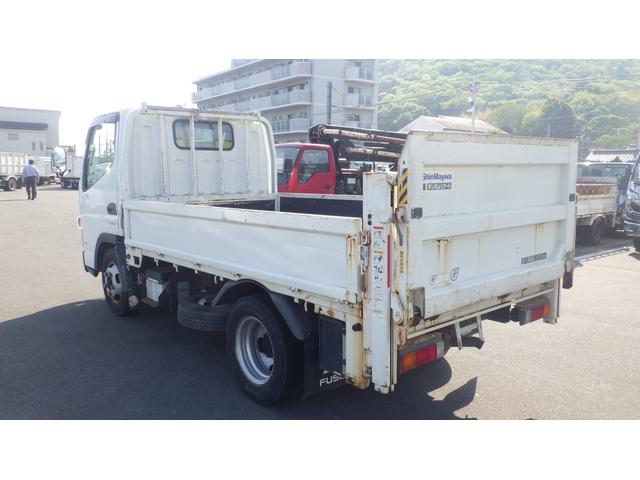 キャンター 全低床　積載２ｔ　新明和製垂直パワーゲート　ＲＥ０６　５ＭＴ　車両総重量　４，４６５Ｋｇ　荷台内寸　長さ：３０５ｃｍ　幅：１６０ｃｍ　高さ：３８ｃｍ　キーレス　エアコン　パワーステアリング　パワーウィンドウ（9枚目）