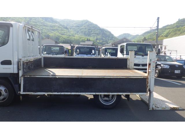 キャンター 全低床　積載２ｔ　新明和製垂直パワーゲート　ＲＥ０６　５ＭＴ　車両総重量　４，４６５Ｋｇ　荷台内寸　長さ：３０５ｃｍ　幅：１６０ｃｍ　高さ：３８ｃｍ　キーレス　エアコン　パワーステアリング　パワーウィンドウ（15枚目）
