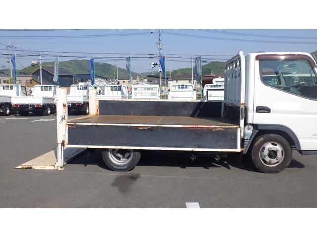 キャンター 全低床　積載２ｔ　新明和製垂直パワーゲート　ＲＥ０６　５ＭＴ　車両総重量　４，４６５Ｋｇ　荷台内寸　長さ：３０５ｃｍ　幅：１６０ｃｍ　高さ：３８ｃｍ　キーレス　エアコン　パワーステアリング　パワーウィンドウ（16枚目）