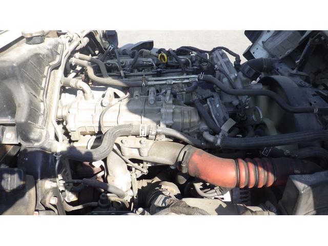 キャンター 全低床　積載２ｔ　新明和製垂直パワーゲート　ＲＥ０６　５ＭＴ　車両総重量　４，４６５Ｋｇ　荷台内寸　長さ：３０５ｃｍ　幅：１６０ｃｍ　高さ：３８ｃｍ　キーレス　エアコン　パワーステアリング　パワーウィンドウ（26枚目）