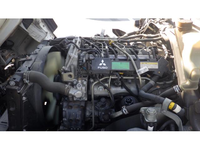 キャンター 全低床　積載２ｔ　新明和製垂直パワーゲート　ＲＥ０６　５ＭＴ　車両総重量　４，４６５Ｋｇ　荷台内寸　長さ：３０５ｃｍ　幅：１６０ｃｍ　高さ：３８ｃｍ　キーレス　エアコン　パワーステアリング　パワーウィンドウ（27枚目）