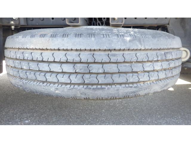 キャンター 全低床　積載２ｔ　新明和製垂直パワーゲート　ＲＥ０６　５ＭＴ　車両総重量　４，４６５Ｋｇ　荷台内寸　長さ：３０５ｃｍ　幅：１６０ｃｍ　高さ：３８ｃｍ　キーレス　エアコン　パワーステアリング　パワーウィンドウ（35枚目）