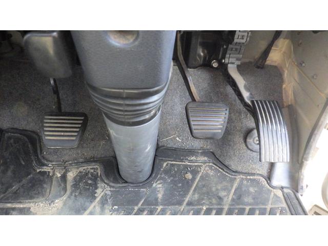 キャンター 全低床　積載２ｔ　新明和製垂直パワーゲート　ＲＥ０６　５ＭＴ　車両総重量　４，４６５Ｋｇ　荷台内寸　長さ：３０５ｃｍ　幅：１６０ｃｍ　高さ：３８ｃｍ　キーレス　エアコン　パワーステアリング　パワーウィンドウ（51枚目）