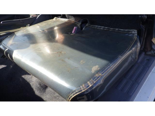キャンター 全低床　積載２ｔ　新明和製垂直パワーゲート　ＲＥ０６　５ＭＴ　車両総重量　４，４６５Ｋｇ　荷台内寸　長さ：３０５ｃｍ　幅：１６０ｃｍ　高さ：３８ｃｍ　キーレス　エアコン　パワーステアリング　パワーウィンドウ（54枚目）