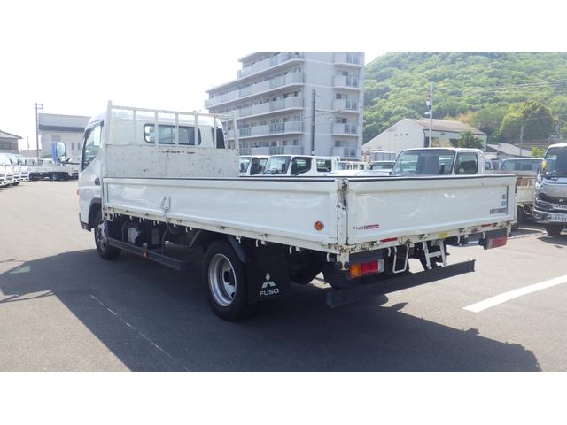 キャンター ロング全低床　積載２．９５ｔ　ＡＴ　ワイドロング　床鉄板　車線逸脱警報　衝突軽減ブレーキ　ＥＺＧＯ（坂道発進補助装置）　ＥＴＣ　車両総重量　６，０７５Ｋｇ　荷台内寸　長さ：４３５ｃｍ　幅：２０７ｃｍ　高さ：３８ｃｍ（9枚目）
