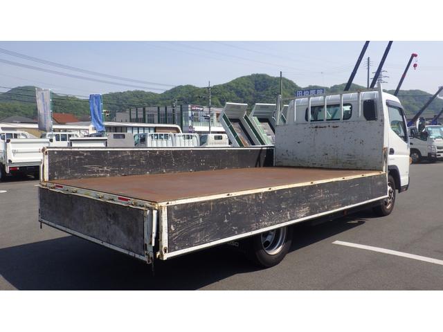 キャンター ロング全低床　積載２．９５ｔ　ＡＴ　ワイドロング　床鉄板　車線逸脱警報　衝突軽減ブレーキ　ＥＺＧＯ（坂道発進補助装置）　ＥＴＣ　車両総重量　６，０７５Ｋｇ　荷台内寸　長さ：４３５ｃｍ　幅：２０７ｃｍ　高さ：３８ｃｍ（11枚目）