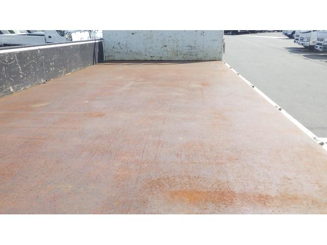 キャンター ロング全低床　積載２．９５ｔ　ＡＴ　ワイドロング　床鉄板　車線逸脱警報　衝突軽減ブレーキ　ＥＺＧＯ（坂道発進補助装置）　ＥＴＣ　車両総重量　６，０７５Ｋｇ　荷台内寸　長さ：４３５ｃｍ　幅：２０７ｃｍ　高さ：３８ｃｍ（12枚目）