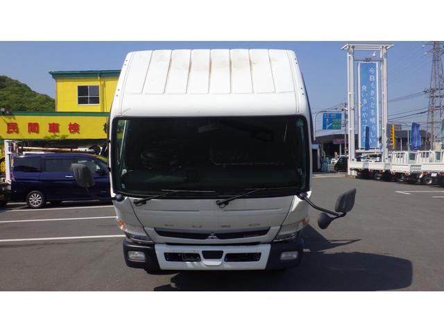 キャンター ロング全低床　積載２．９５ｔ　ＡＴ　ワイドロング　床鉄板　車線逸脱警報　衝突軽減ブレーキ　ＥＺＧＯ（坂道発進補助装置）　ＥＴＣ　車両総重量　６，０７５Ｋｇ　荷台内寸　長さ：４３５ｃｍ　幅：２０７ｃｍ　高さ：３８ｃｍ（23枚目）