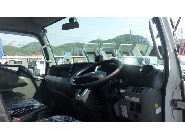 キャンター ロング全低床　積載２．９５ｔ　ＡＴ　ワイドロング　床鉄板　車線逸脱警報　衝突軽減ブレーキ　ＥＺＧＯ（坂道発進補助装置）　ＥＴＣ　車両総重量　６，０７５Ｋｇ　荷台内寸　長さ：４３５ｃｍ　幅：２０７ｃｍ　高さ：３８ｃｍ（34枚目）