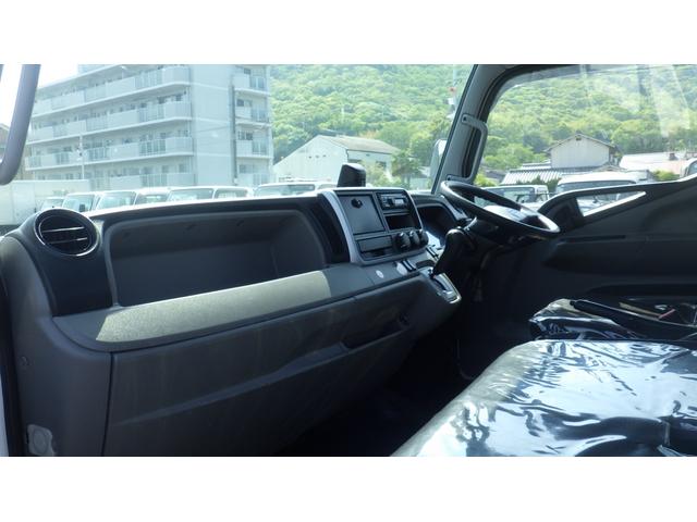 キャンター ロング全低床　積載２．９５ｔ　ＡＴ　ワイドロング　床鉄板　車線逸脱警報　衝突軽減ブレーキ　ＥＺＧＯ（坂道発進補助装置）　ＥＴＣ　車両総重量　６，０７５Ｋｇ　荷台内寸　長さ：４３５ｃｍ　幅：２０７ｃｍ　高さ：３８ｃｍ（35枚目）
