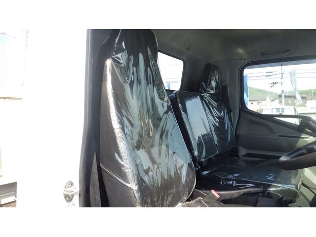 キャンター ロング全低床　積載２．９５ｔ　ＡＴ　ワイドロング　床鉄板　車線逸脱警報　衝突軽減ブレーキ　ＥＺＧＯ（坂道発進補助装置）　ＥＴＣ　車両総重量　６，０７５Ｋｇ　荷台内寸　長さ：４３５ｃｍ　幅：２０７ｃｍ　高さ：３８ｃｍ（55枚目）