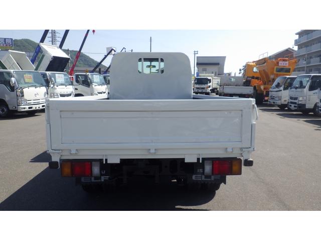 エルフトラック フルフラットロー　積載２ｔ　５ＭＴ　床鉄板　ＥＴＣ　キーレス　旧普通免許対応　車両総重量　４，４８５ｋｇ　荷台内寸　長さ：３１０ｃｍ　幅：１６０ｃｍ　高さ：３８ｃｍ　４ナンバー　ディーゼル　パワステ　エアコン　ＰＷ（7枚目）