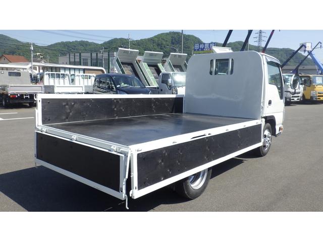 エルフトラック フルフラットロー　積載２ｔ　５ＭＴ　床鉄板　ＥＴＣ　キーレス　旧普通免許対応　車両総重量　４，４８５ｋｇ　荷台内寸　長さ：３１０ｃｍ　幅：１６０ｃｍ　高さ：３８ｃｍ　４ナンバー　ディーゼル　パワステ　エアコン　ＰＷ（13枚目）