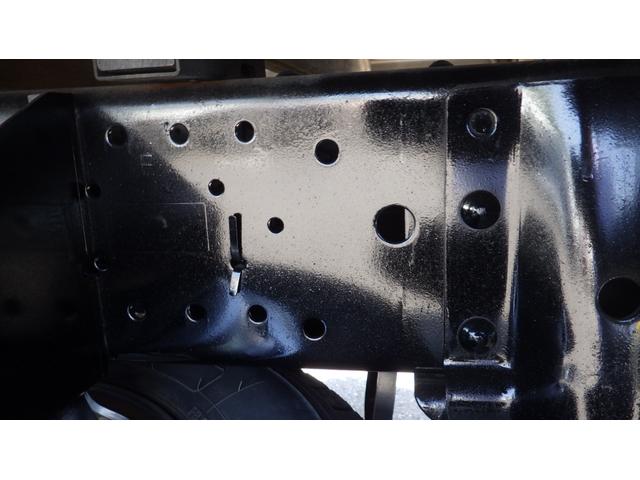 エルフトラック フルフラットロー　積載２ｔ　５ＭＴ　床鉄板　ＥＴＣ　キーレス　旧普通免許対応　車両総重量　４，４８５ｋｇ　荷台内寸　長さ：３１０ｃｍ　幅：１６０ｃｍ　高さ：３８ｃｍ　４ナンバー　ディーゼル　パワステ　エアコン　ＰＷ（17枚目）