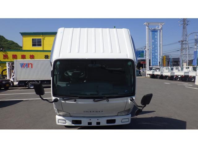 エルフトラック フルフラットロー　積載２ｔ　５ＭＴ　床鉄板　ＥＴＣ　キーレス　旧普通免許対応　車両総重量　４，４８５ｋｇ　荷台内寸　長さ：３１０ｃｍ　幅：１６０ｃｍ　高さ：３８ｃｍ　４ナンバー　ディーゼル　パワステ　エアコン　ＰＷ（27枚目）
