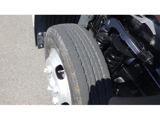 エルフトラック フルフラットロー　積載２ｔ　５ＭＴ　床鉄板　ＥＴＣ　キーレス　旧普通免許対応　車両総重量　４，４８５ｋｇ　荷台内寸　長さ：３１０ｃｍ　幅：１６０ｃｍ　高さ：３８ｃｍ　４ナンバー　ディーゼル　パワステ　エアコン　ＰＷ（31枚目）