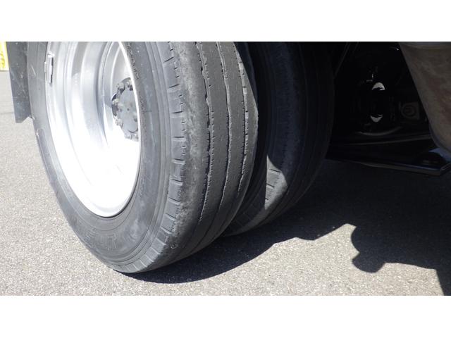 エルフトラック フルフラットロー　積載２ｔ　５ＭＴ　床鉄板　ＥＴＣ　キーレス　旧普通免許対応　車両総重量　４，４８５ｋｇ　荷台内寸　長さ：３１０ｃｍ　幅：１６０ｃｍ　高さ：３８ｃｍ　４ナンバー　ディーゼル　パワステ　エアコン　ＰＷ（32枚目）