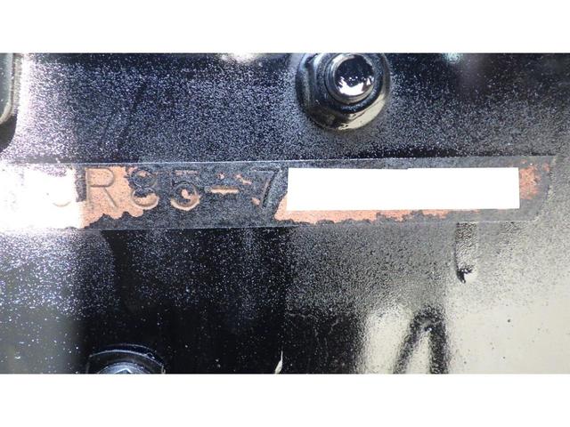 エルフトラック フルフラットロー　積載２ｔ　５ＭＴ　床鉄板　ＥＴＣ　キーレス　旧普通免許対応　車両総重量　４，４８５ｋｇ　荷台内寸　長さ：３１０ｃｍ　幅：１６０ｃｍ　高さ：３８ｃｍ　４ナンバー　ディーゼル　パワステ　エアコン　ＰＷ（35枚目）