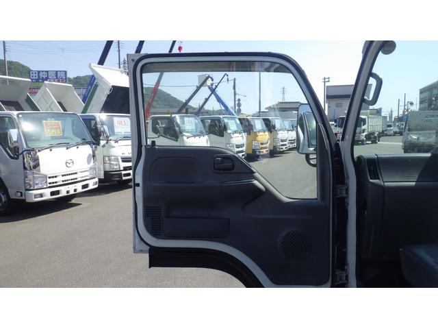 エルフトラック フルフラットロー　積載２ｔ　５ＭＴ　床鉄板　ＥＴＣ　キーレス　旧普通免許対応　車両総重量　４，４８５ｋｇ　荷台内寸　長さ：３１０ｃｍ　幅：１６０ｃｍ　高さ：３８ｃｍ　４ナンバー　ディーゼル　パワステ　エアコン　ＰＷ（52枚目）